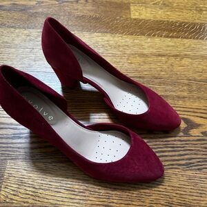 New never worn gorgeous wine suede pumps by easy spirit in size 6 W. 3 inch heel